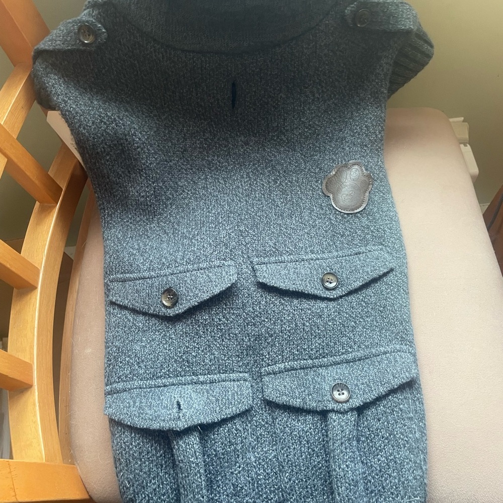 Canada Pooch Brave the Elements Size 22